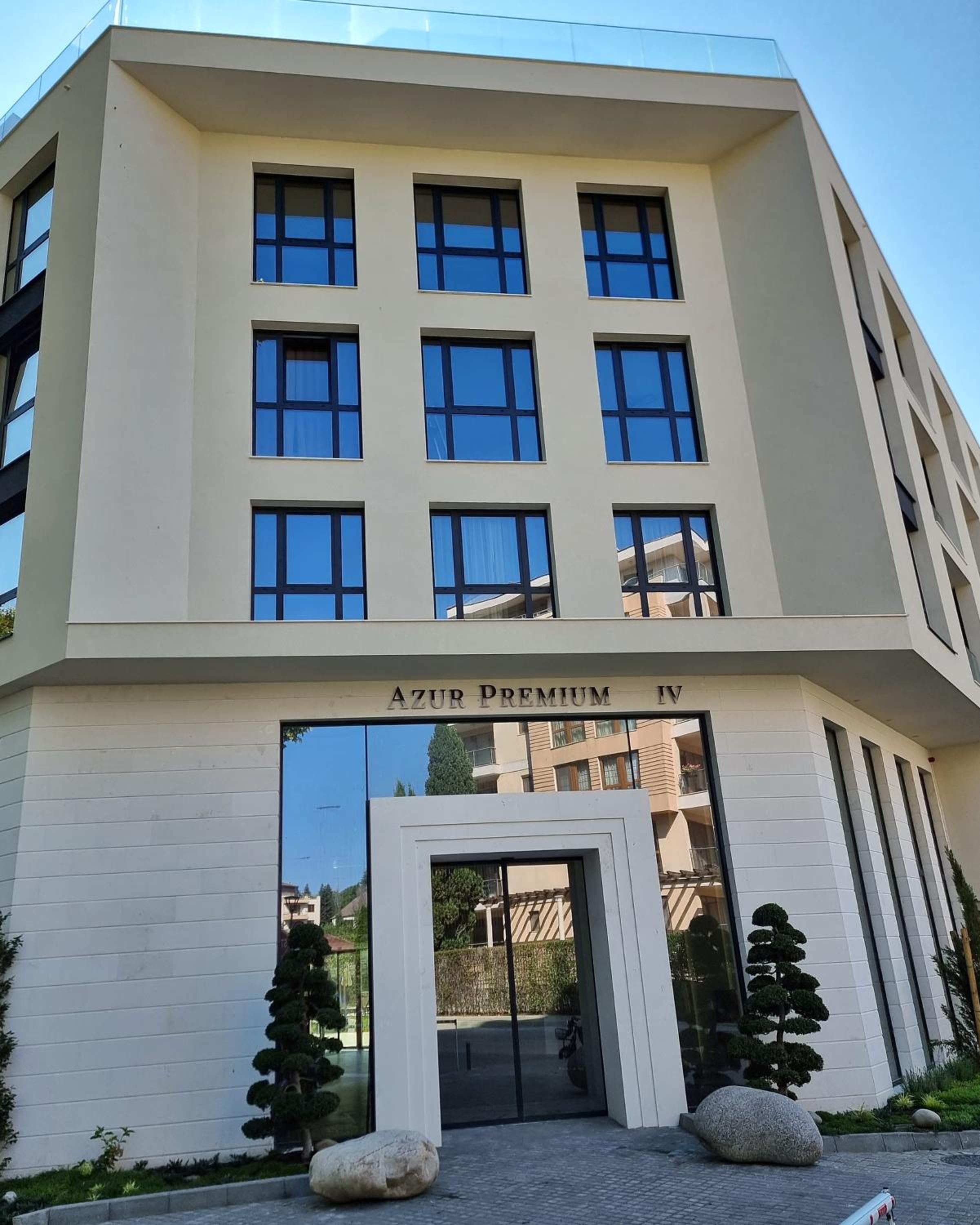 The Shangri-LA flat