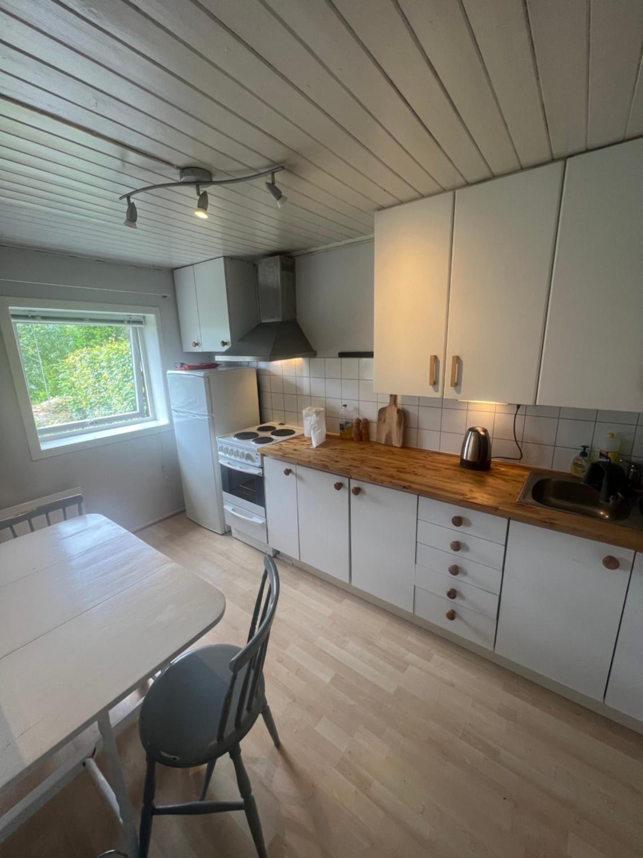Cosy apartment with free parking view 4
