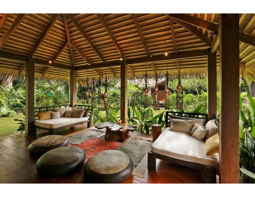 Magical 3 bed home- Private pool + Beach access
