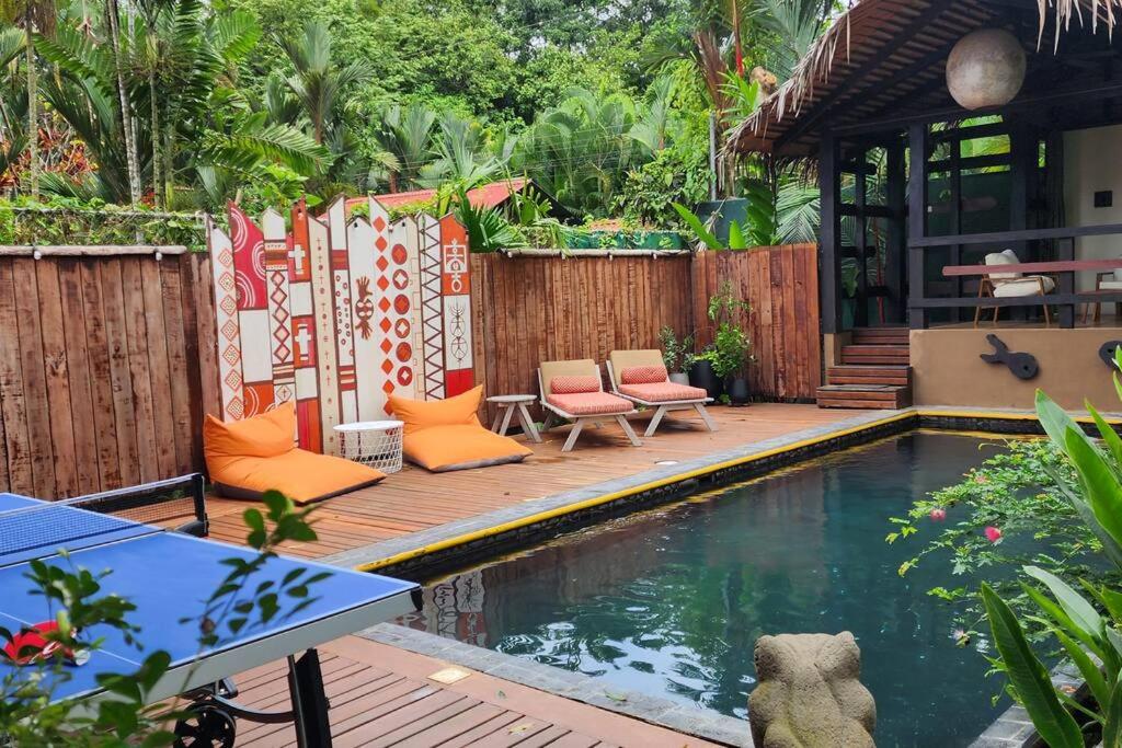 Magical 3 bed home- Private pool + Beach access