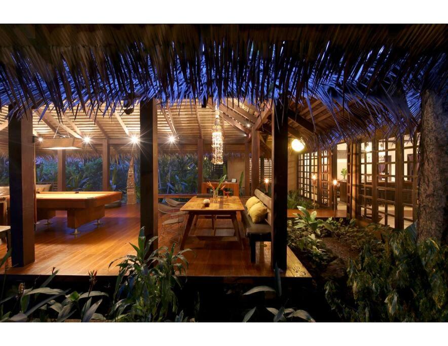 Magical 3 bed home- Private pool + Beach access