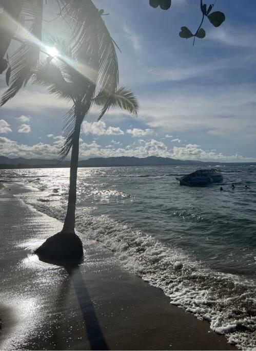 Magical 3 bed home- Private pool + Beach access