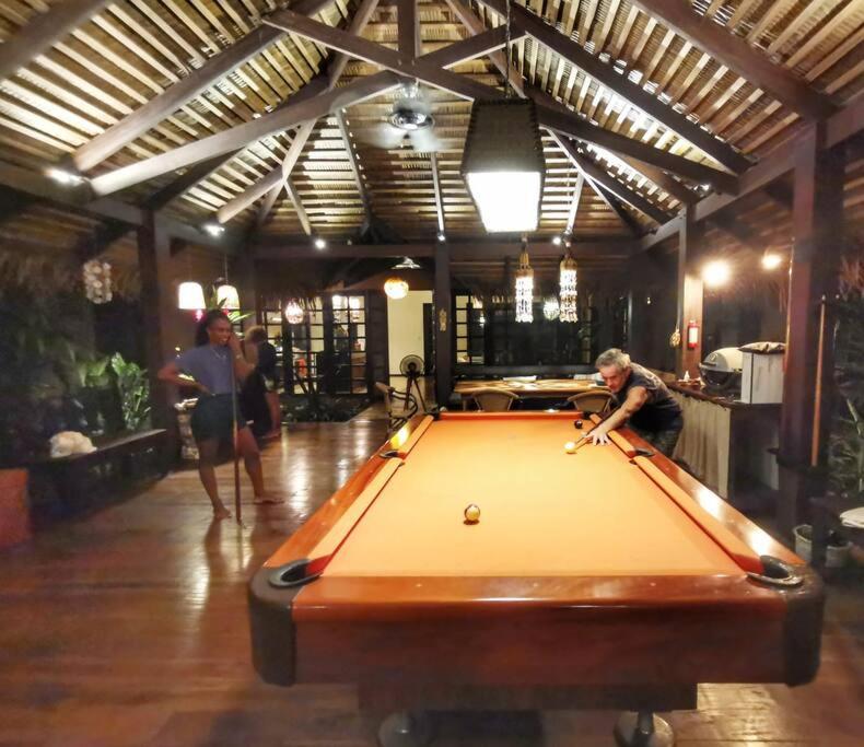 Magical 3 bed home- Private pool + Beach access