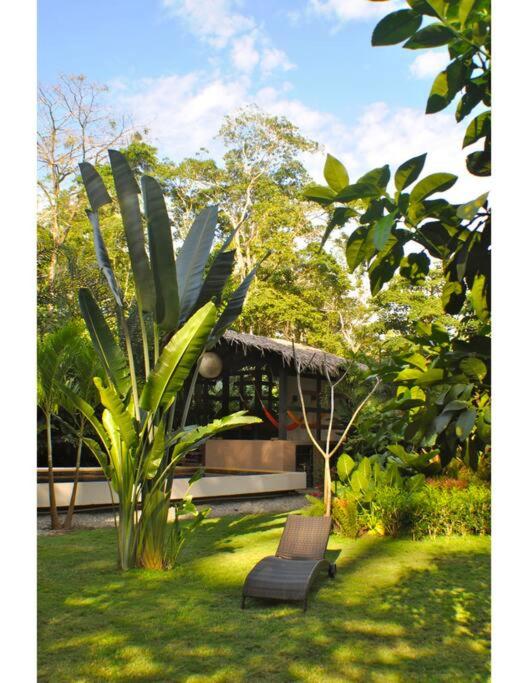 Magical 3 bed home- Private pool + Beach access
