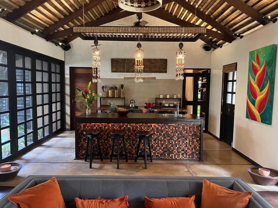Magical 3 bed home- Private pool + Beach access