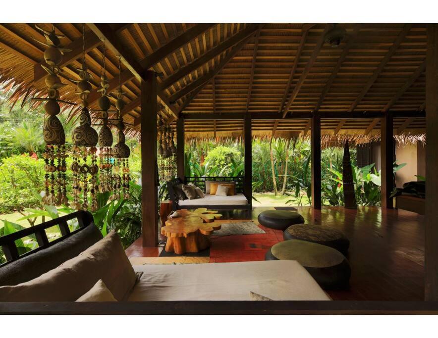 Magical 3 bed home- Private pool + Beach access