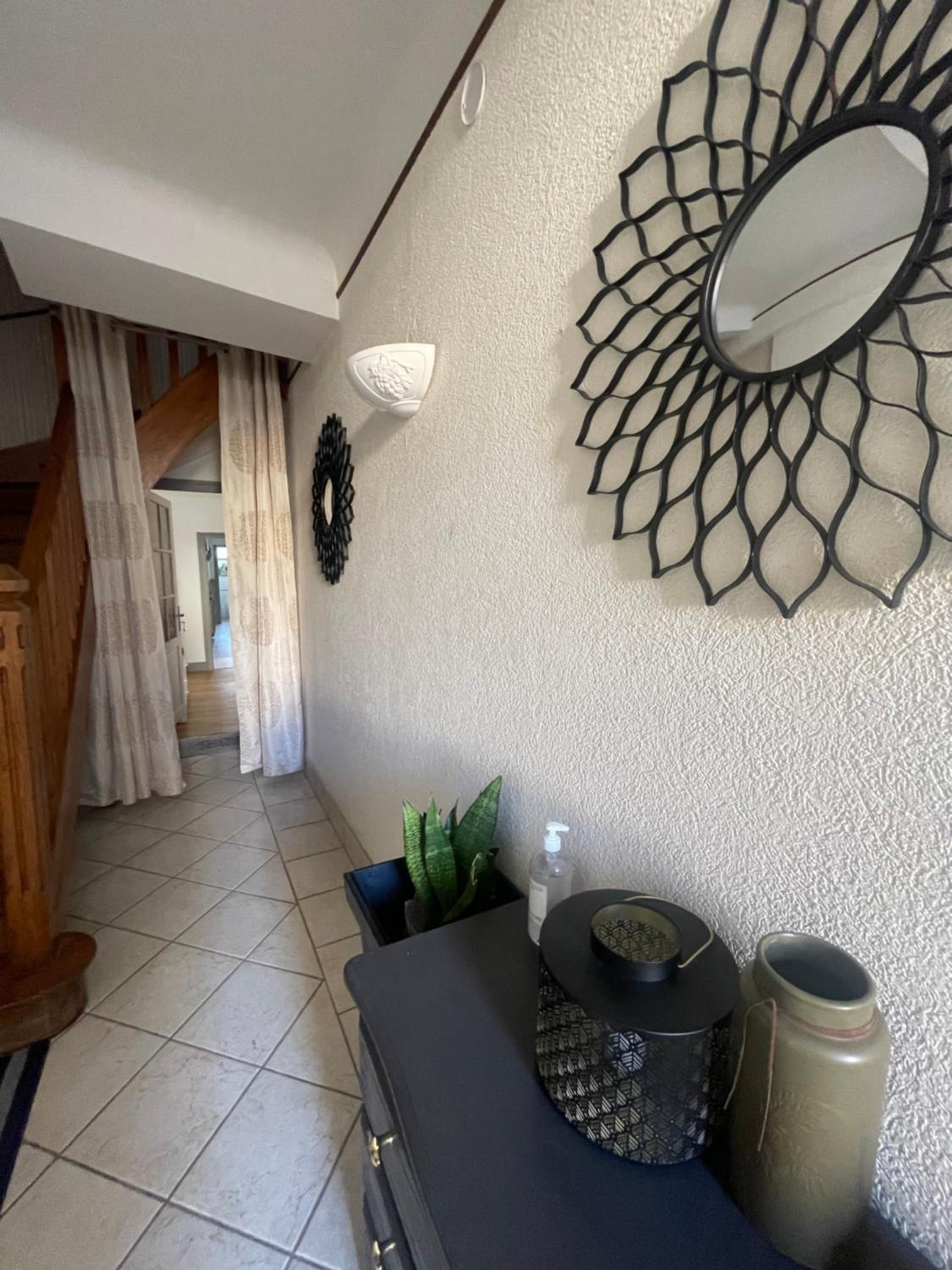Liberté et Confort, appartement entier, moderne avec 2 chambres et cuisine équipée au coeur de Semur