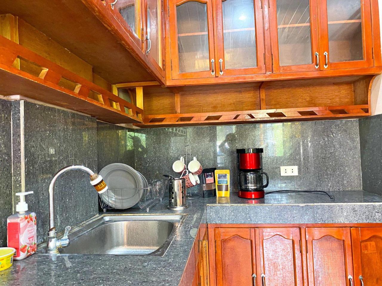 Cozy Studio Apartment with Free Parking view 3
