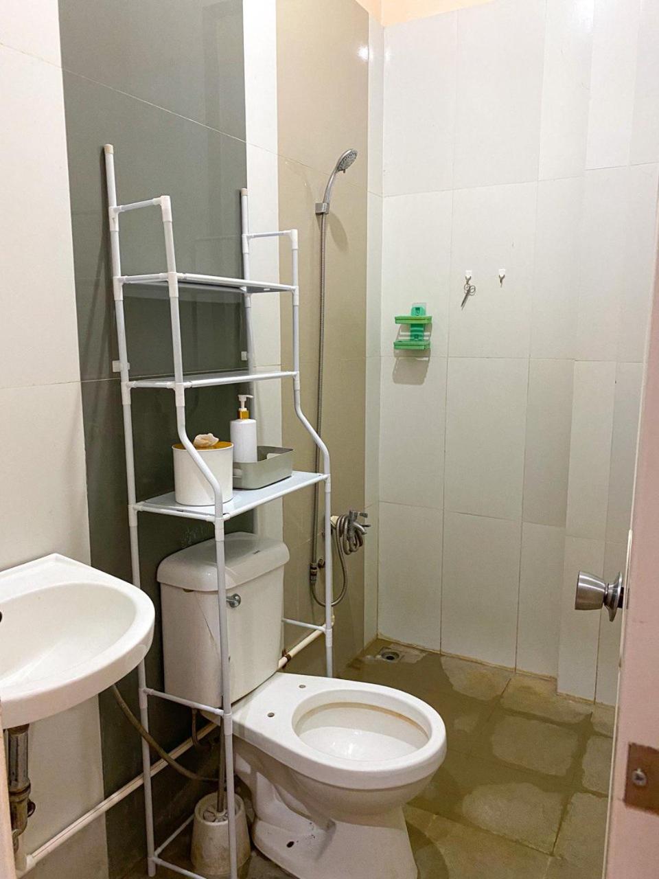 Cozy Studio Apartment with Free Parking view 2