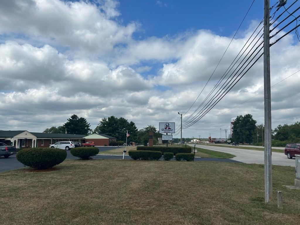 Hillcrest Motel by Oyo Aurora near Lawrenceburg