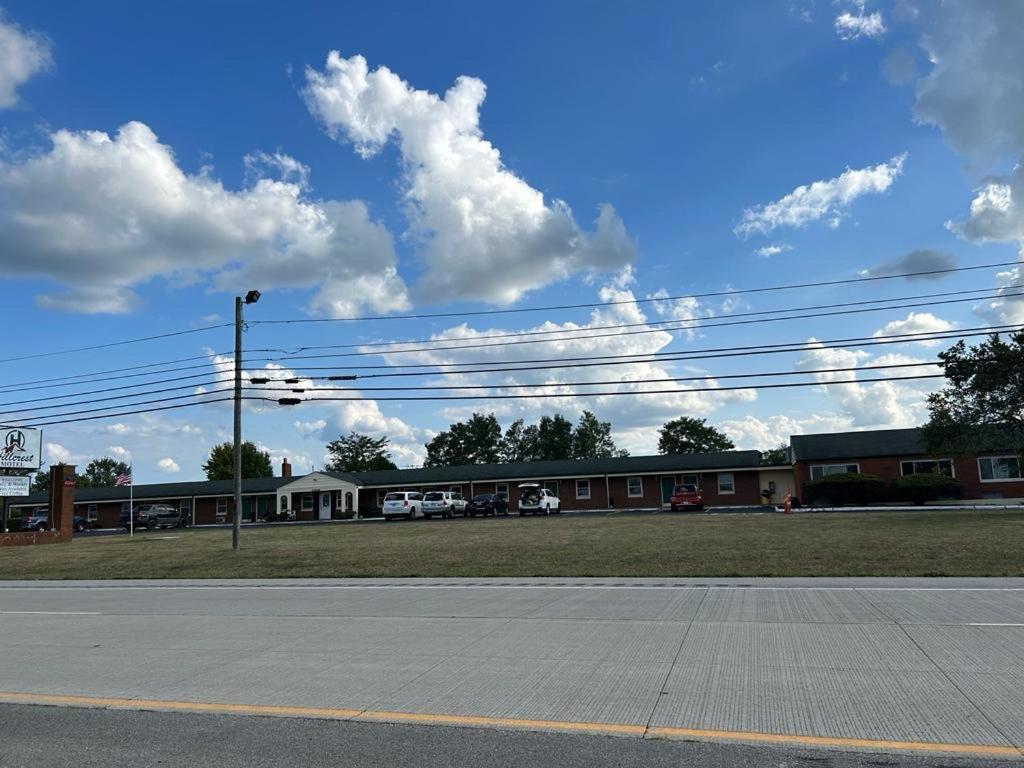 Hillcrest Motel by Oyo Aurora near Lawrenceburg