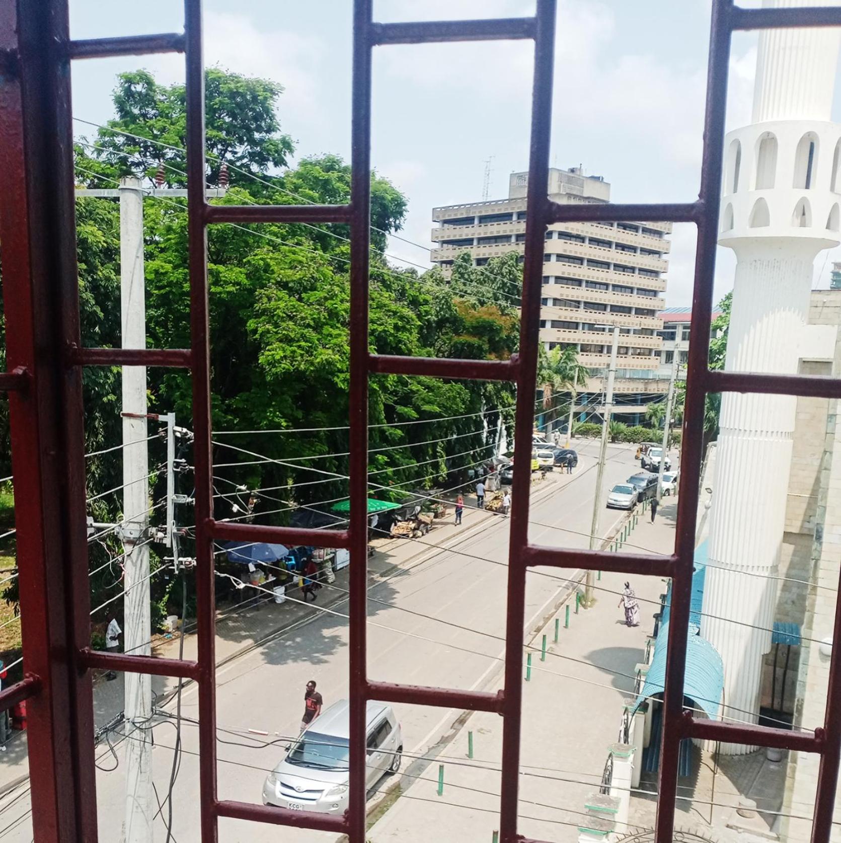 2 bedroom entire Apt Fully air conditioned-MSA City centre view 2