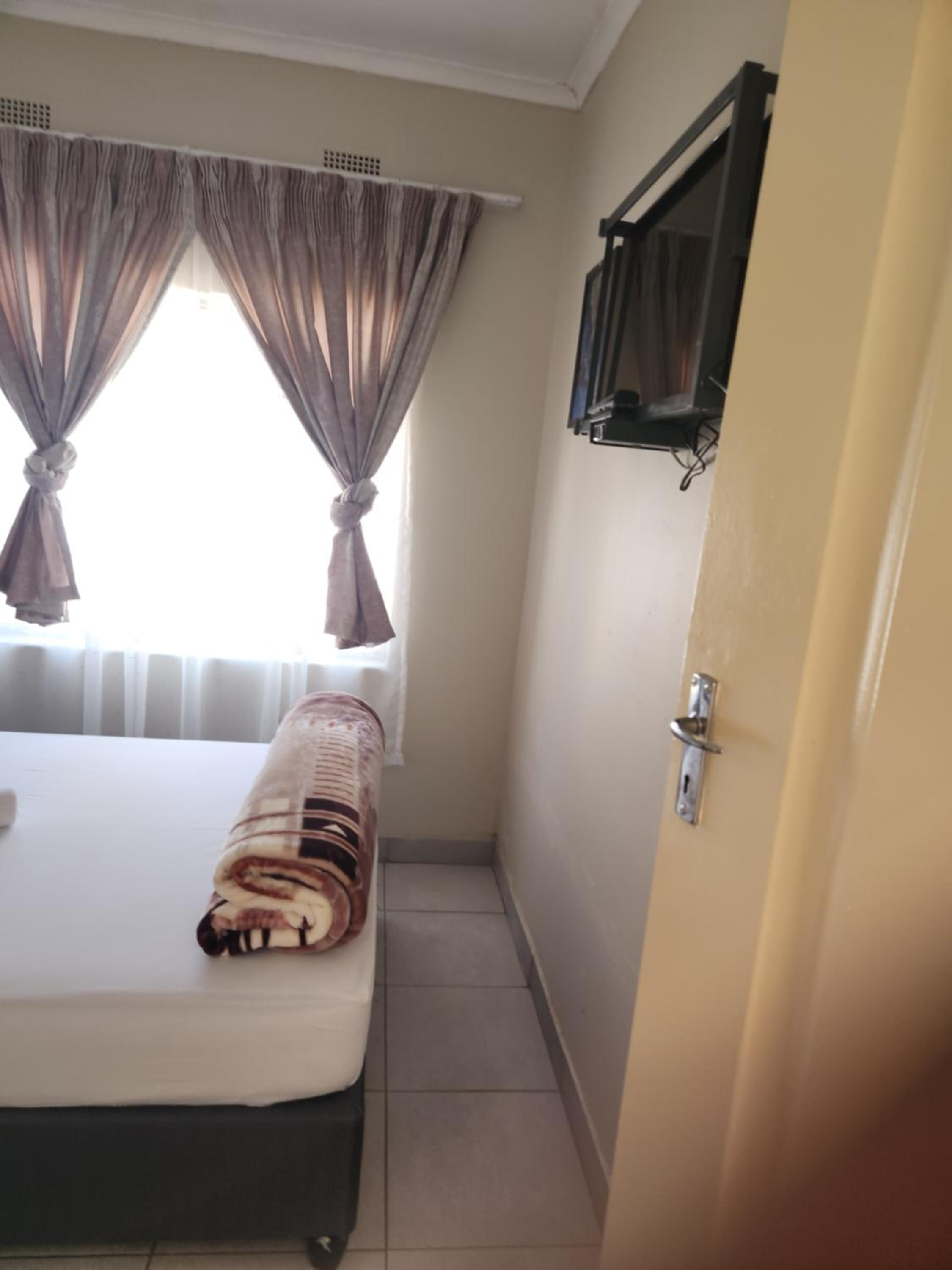 HUNTERS NEST GUEST HOUSE MAFIKENG view 3