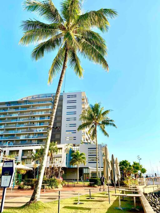 Hotel Cairns Harbour Lights
