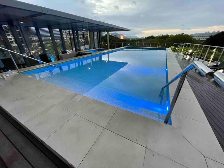 Oasis at Harbour Lights Cairns view 5