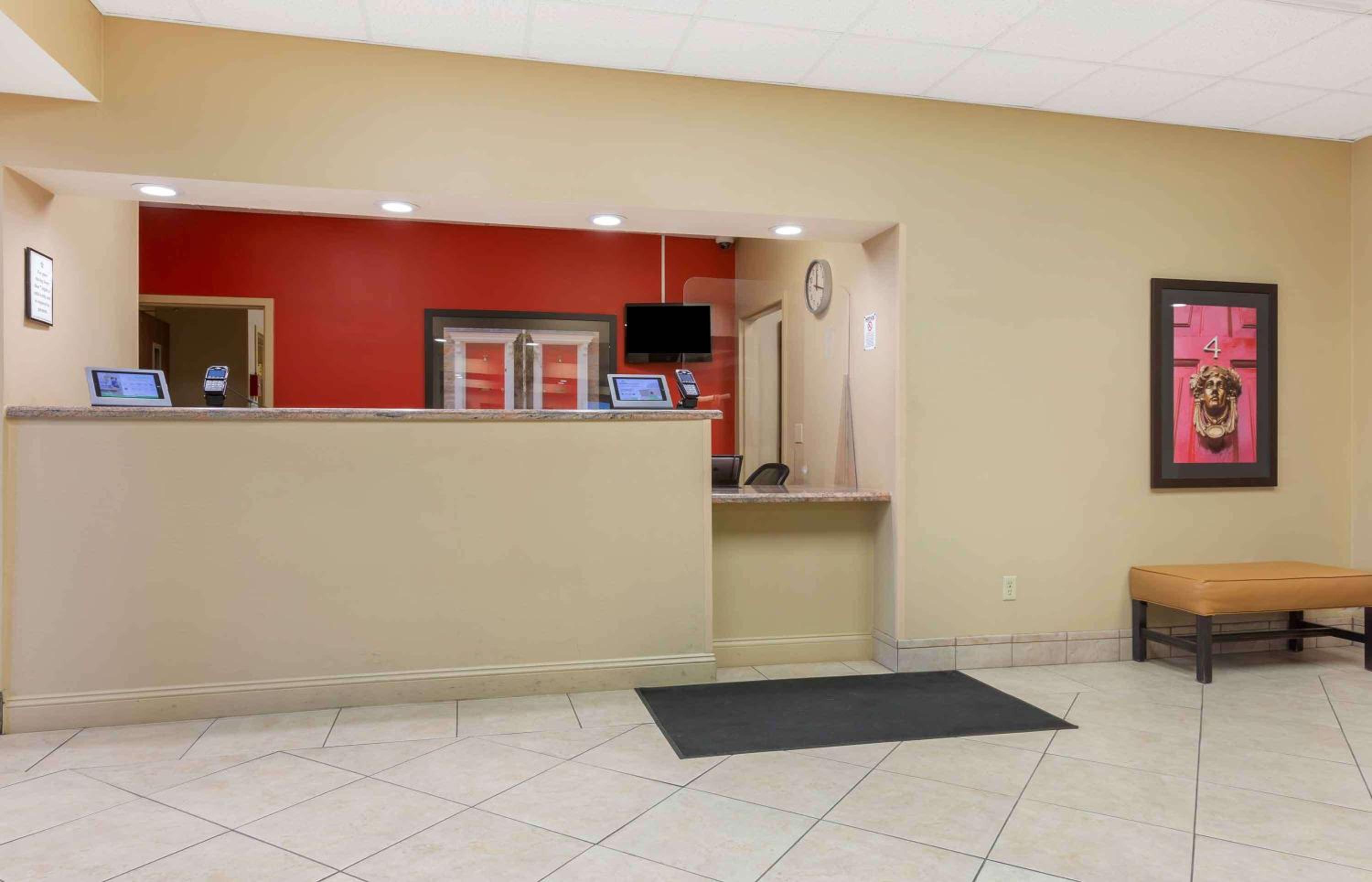 Studio 6 Extended Stay Findlay Tiffin Avenue OH view 3