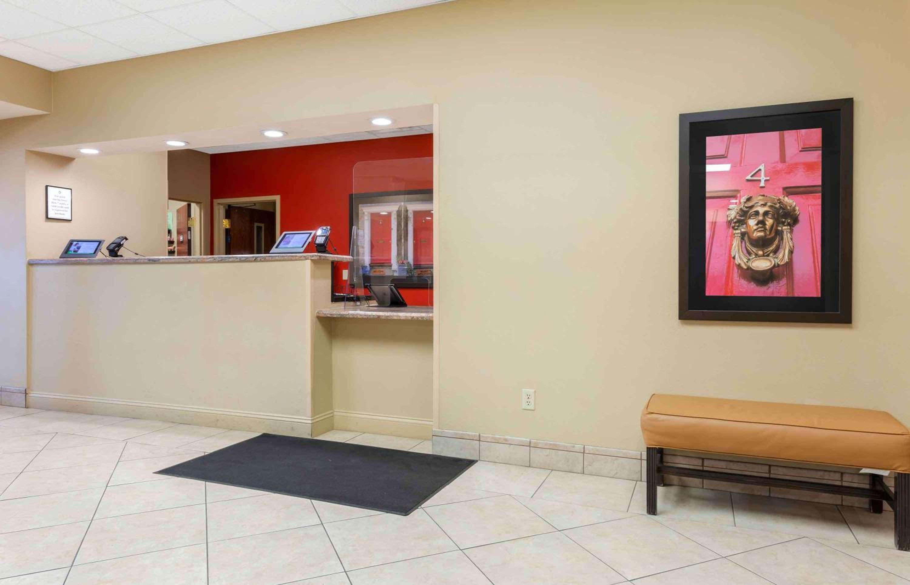 Studio 6 Extended Stay Findlay Tiffin Avenue OH view 4