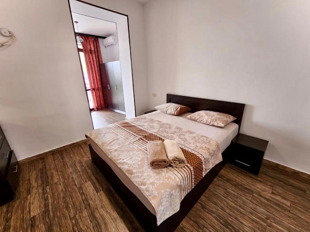 Modern Large Apartment with 3B/Room + 3 Bathroom with 2 Open Balcony in the Middle of City Center