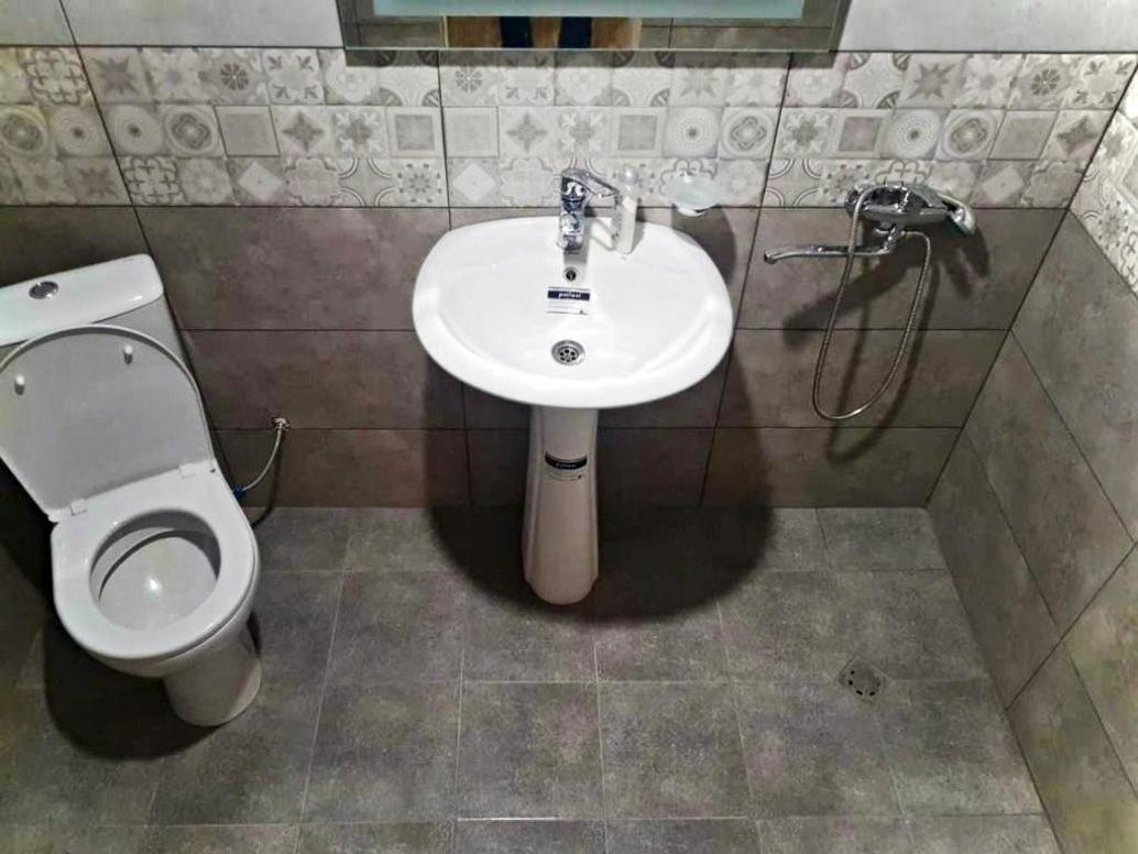 Modern Large Apartment with 3B/Room + 3 Bathroom with 2 Open Balcony in the Middle of City Center