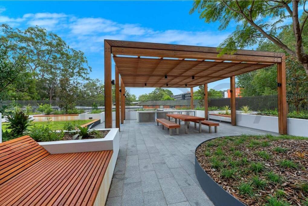 Luxury 2Beds Apt with stunning View (Parking, Gym)