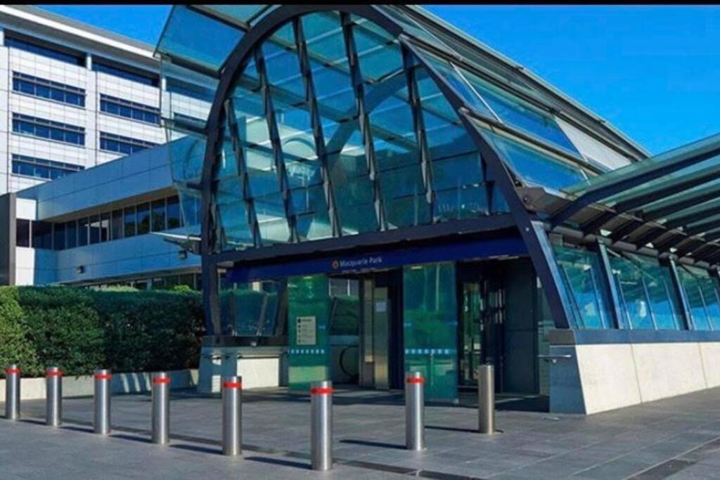 Luxury 2Beds Apt with stunning View (Parking, Gym)