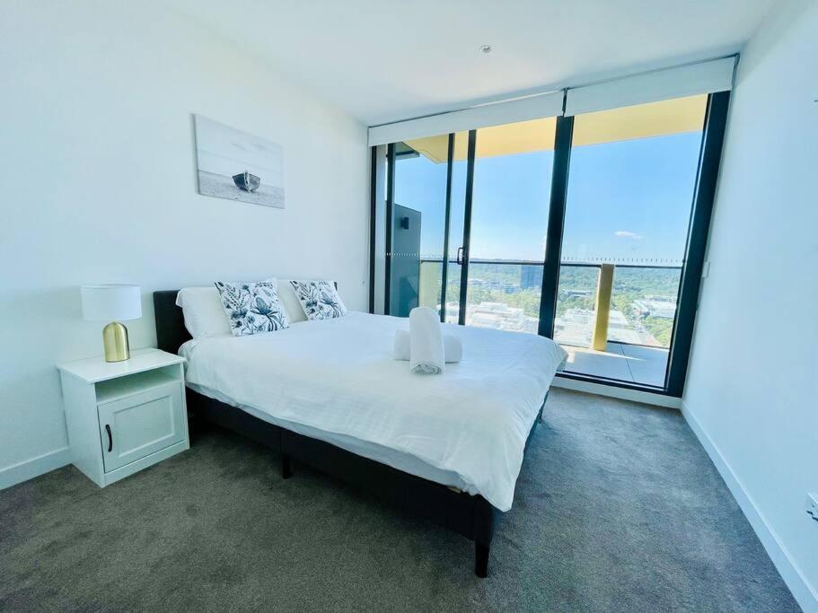 Luxury 2Beds Apt with stunning View (Parking, Gym)
