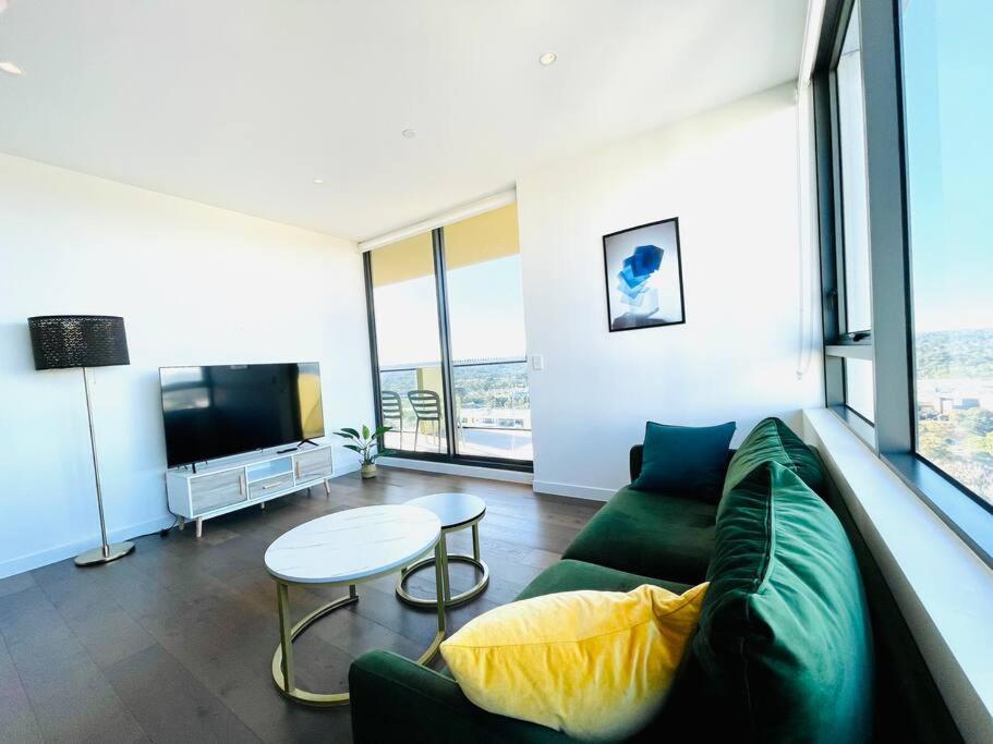 Luxury 2Beds Apt with stunning View (Parking, Gym)