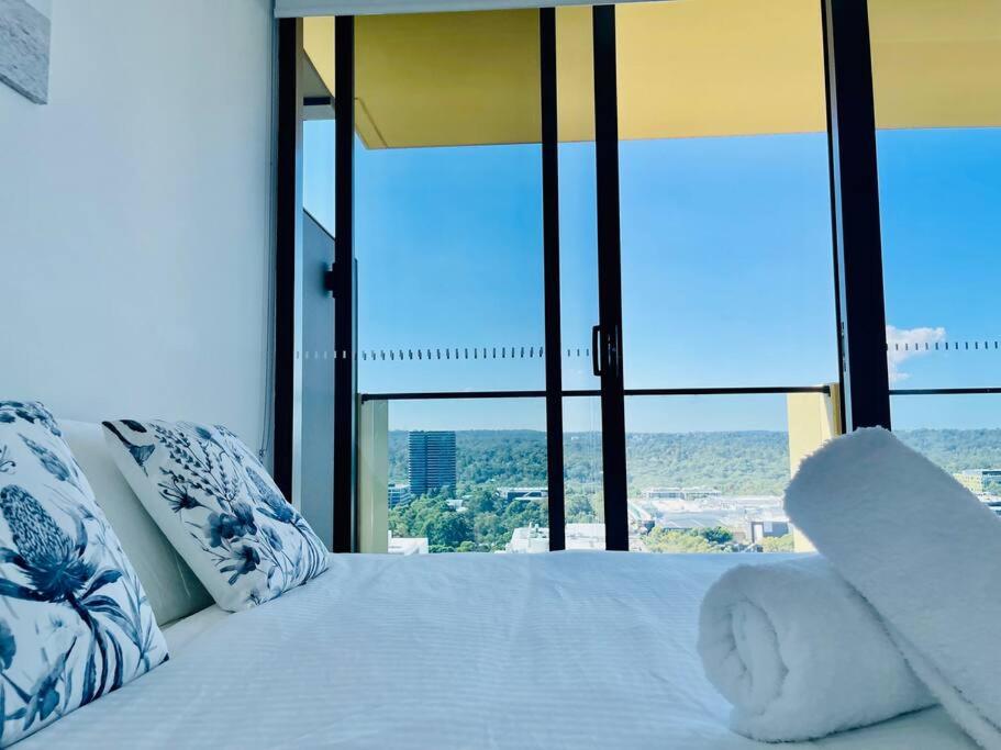 Luxury 2Beds Apt with stunning View (Parking, Gym)
