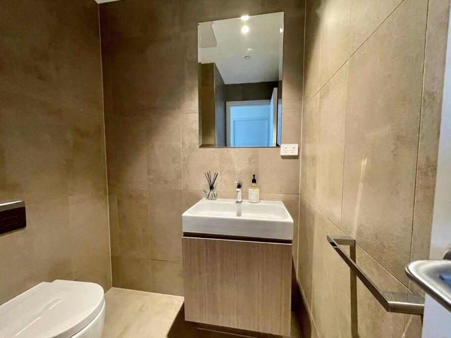 Luxury 2Beds Apt with stunning View (Parking, Gym)