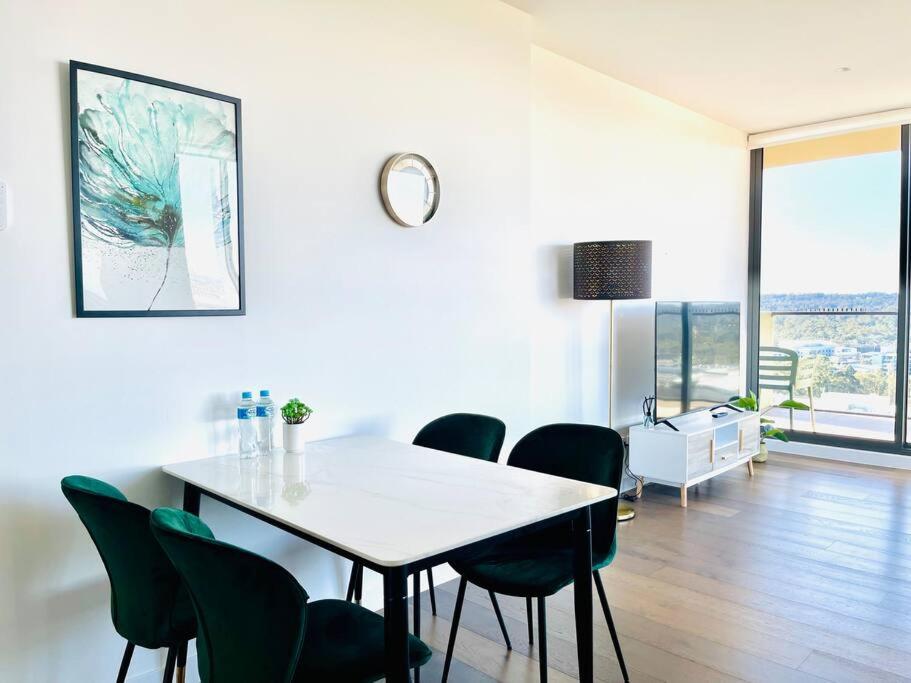 Luxury 2Beds Apt with stunning View (Parking, Gym)