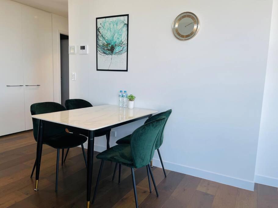 Luxury 2Beds Apt with stunning View (Parking, Gym)