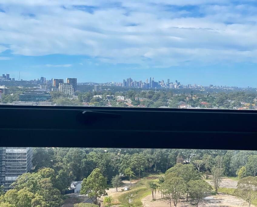 Luxury 2Beds Apt with stunning View (Parking, Gym)