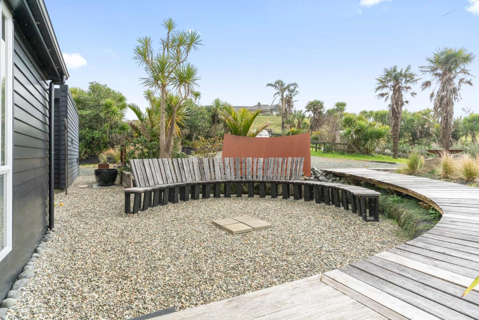 The Chocolate Box - Waipu Cove Holiday Home view 2