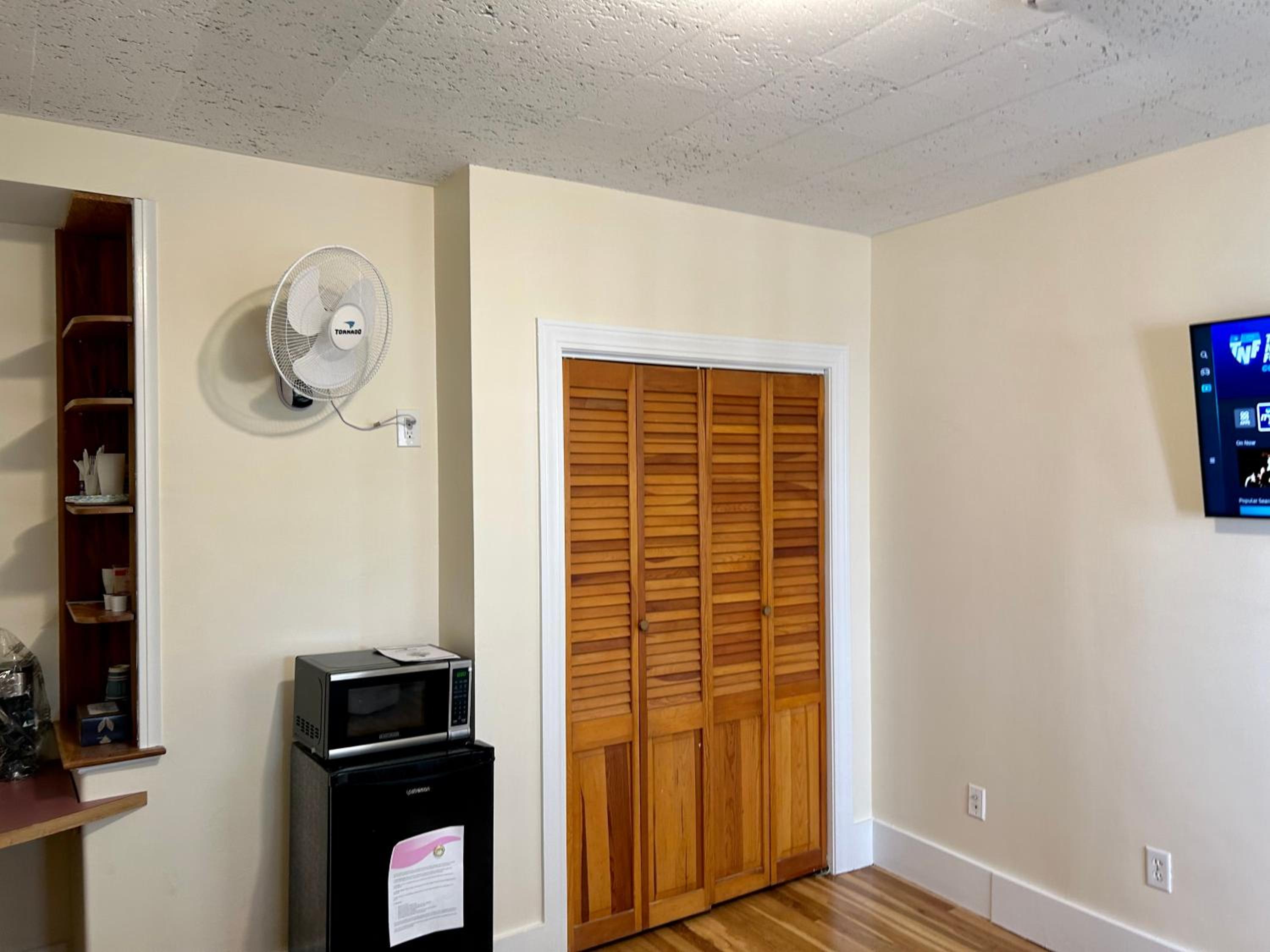 Traveler’s Den in Medford, photo 11