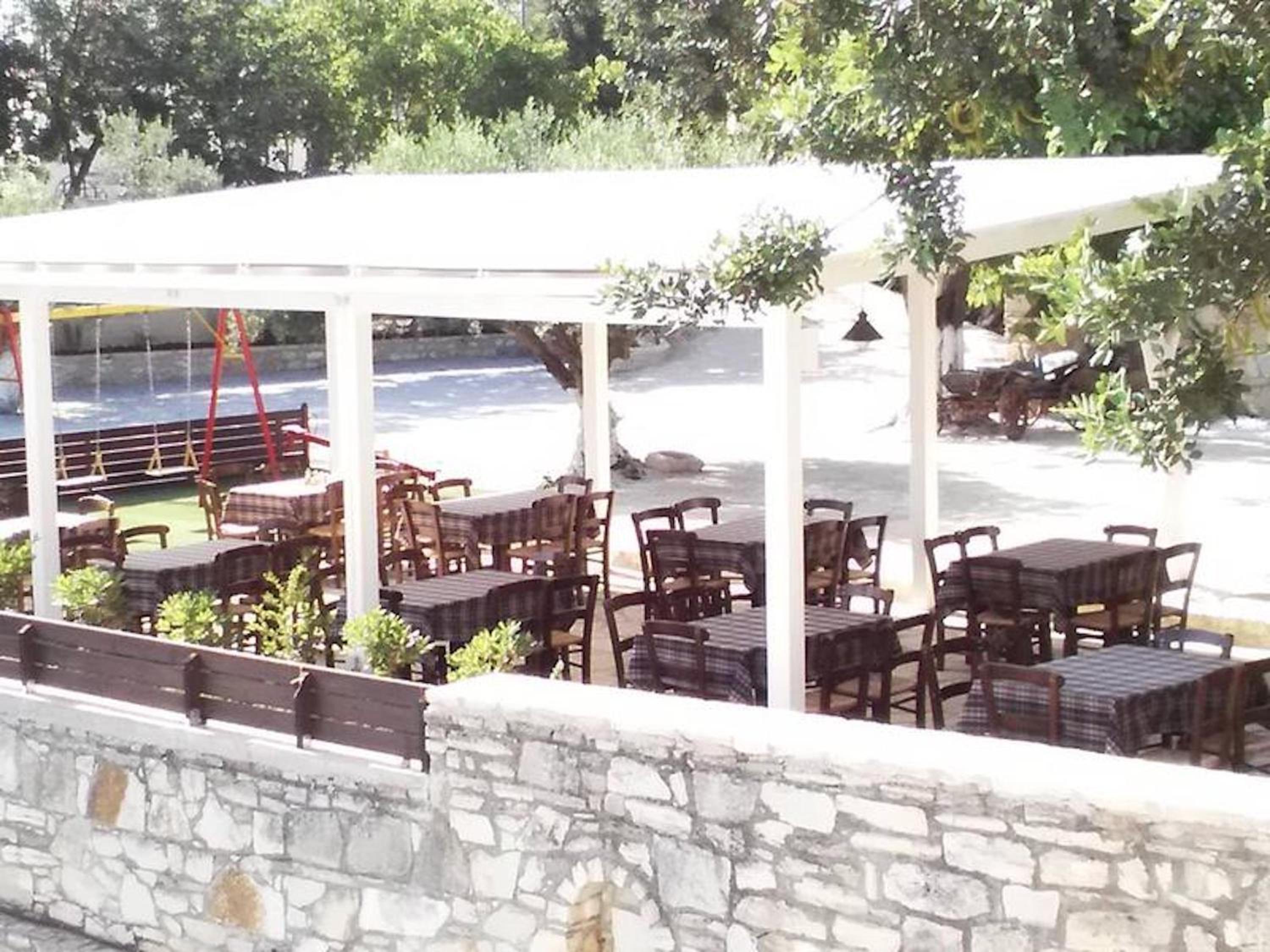 Group Accomodation, Heliopetra Studios And Houses