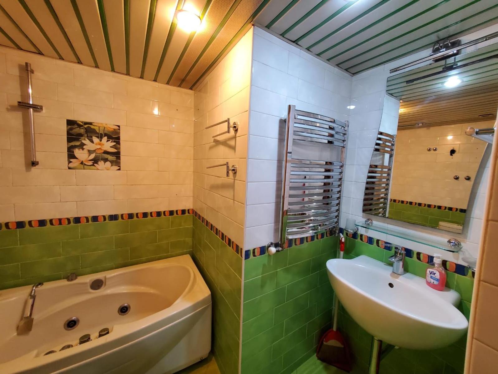 Deluxe 1 bedroom Apartment in The middle of City Center + Balcony