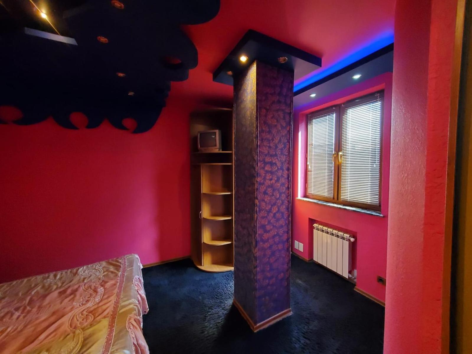 Deluxe 1 bedroom Apartment in The middle of City Center + Balcony