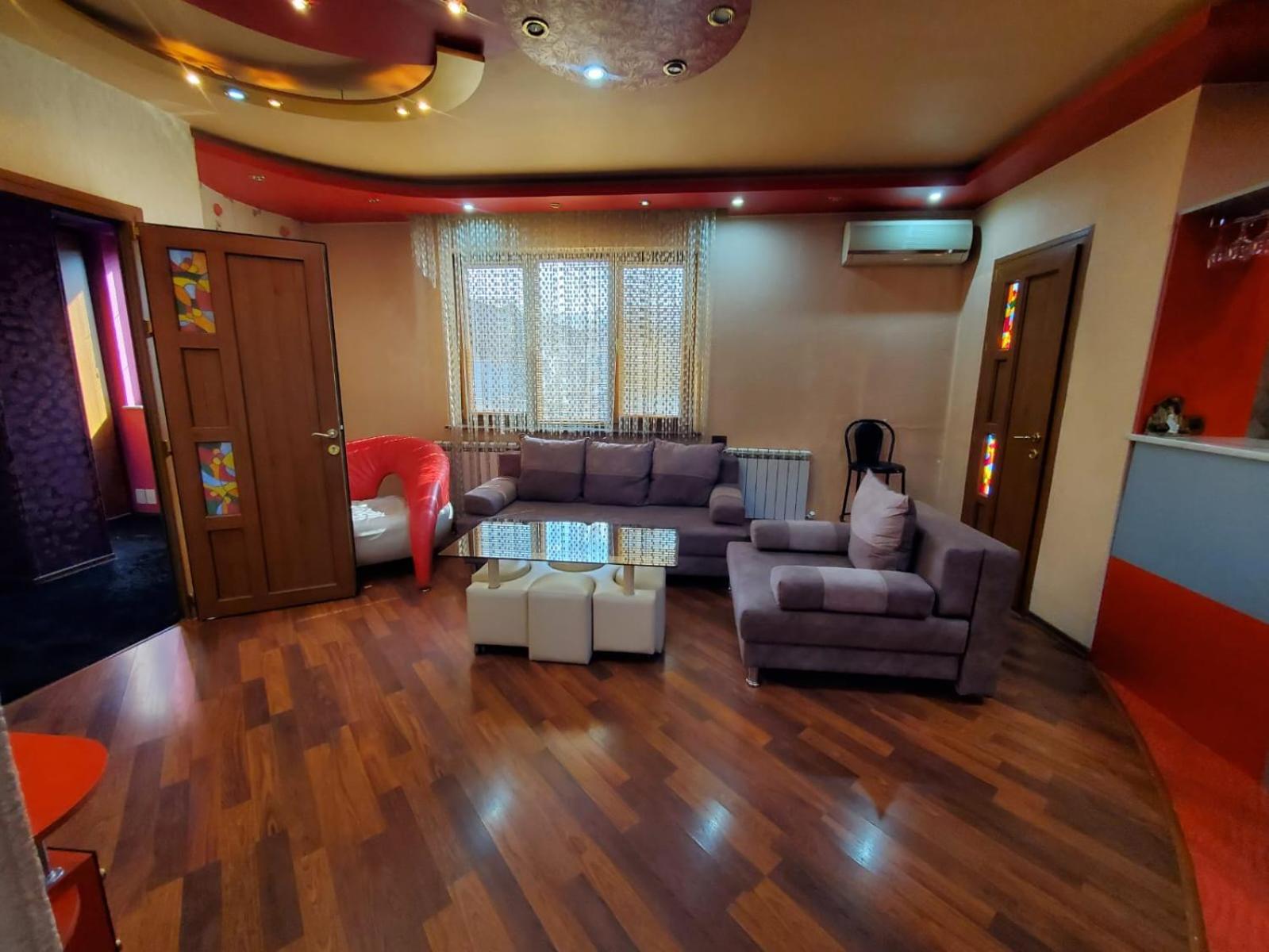 Deluxe 1 bedroom Apartment in The middle of City Center + Balcony