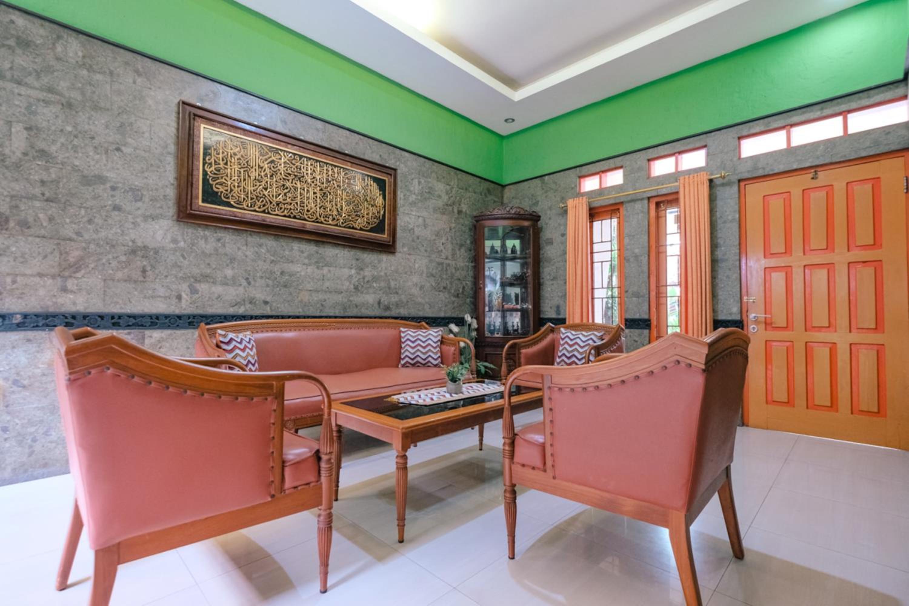 Homestay Syariah dekat Gembiraloka Zoo by Simply Homy