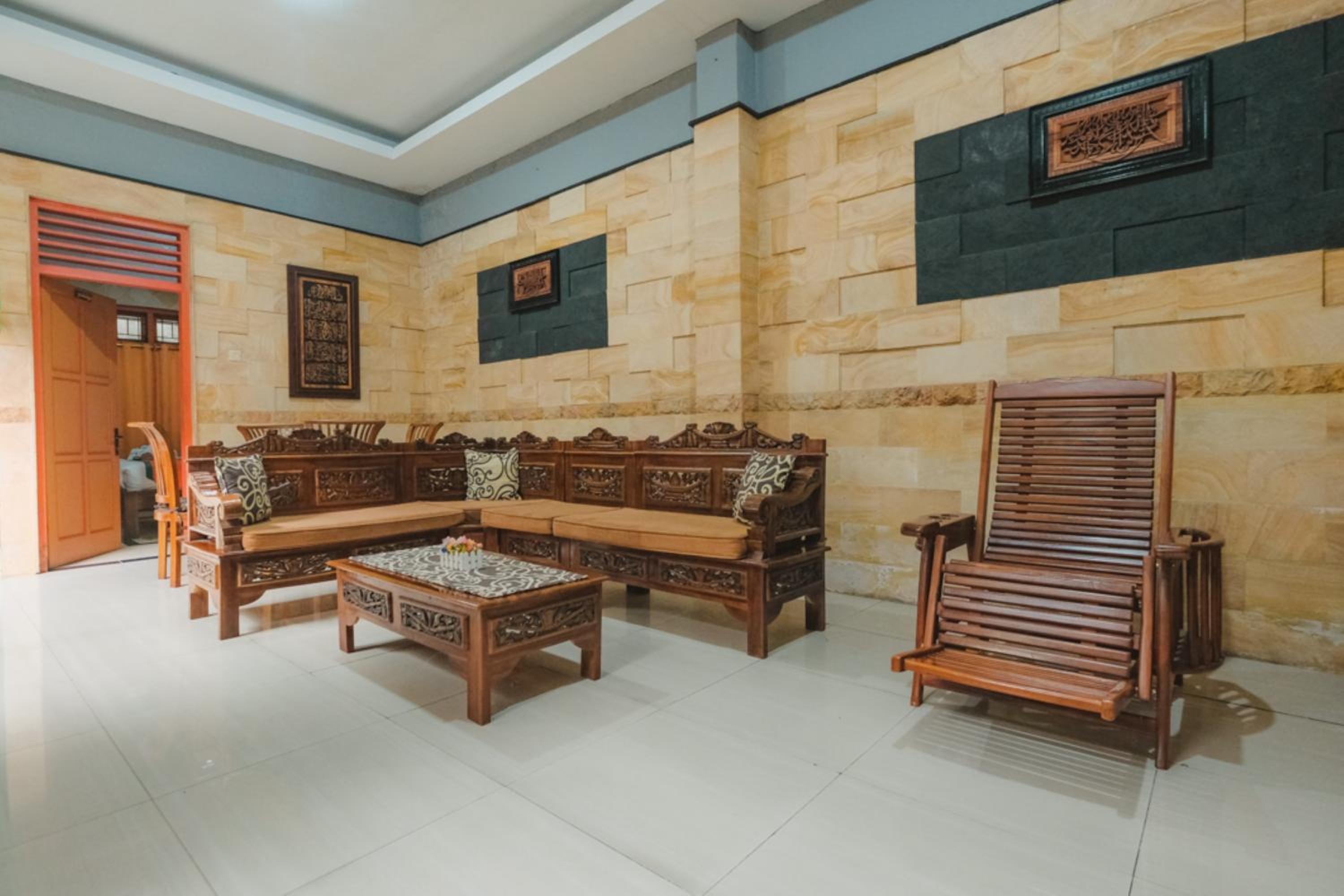 Homestay Syariah dekat Gembiraloka Zoo by Simply Homy