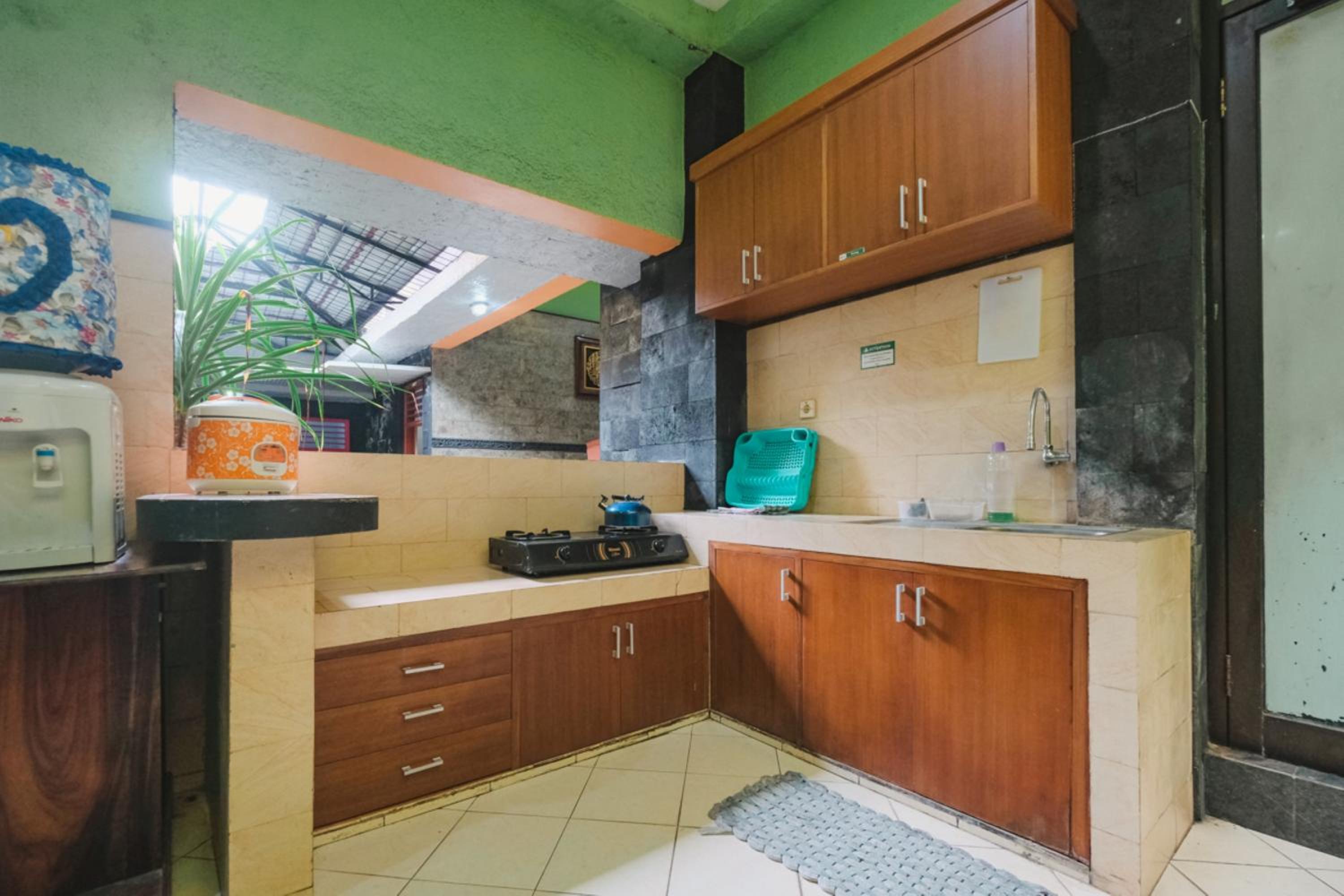 Homestay Syariah dekat Gembiraloka Zoo by Simply Homy