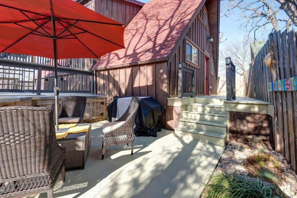 Charming 4 Bedroom 4 bathroom Lake view home view 4