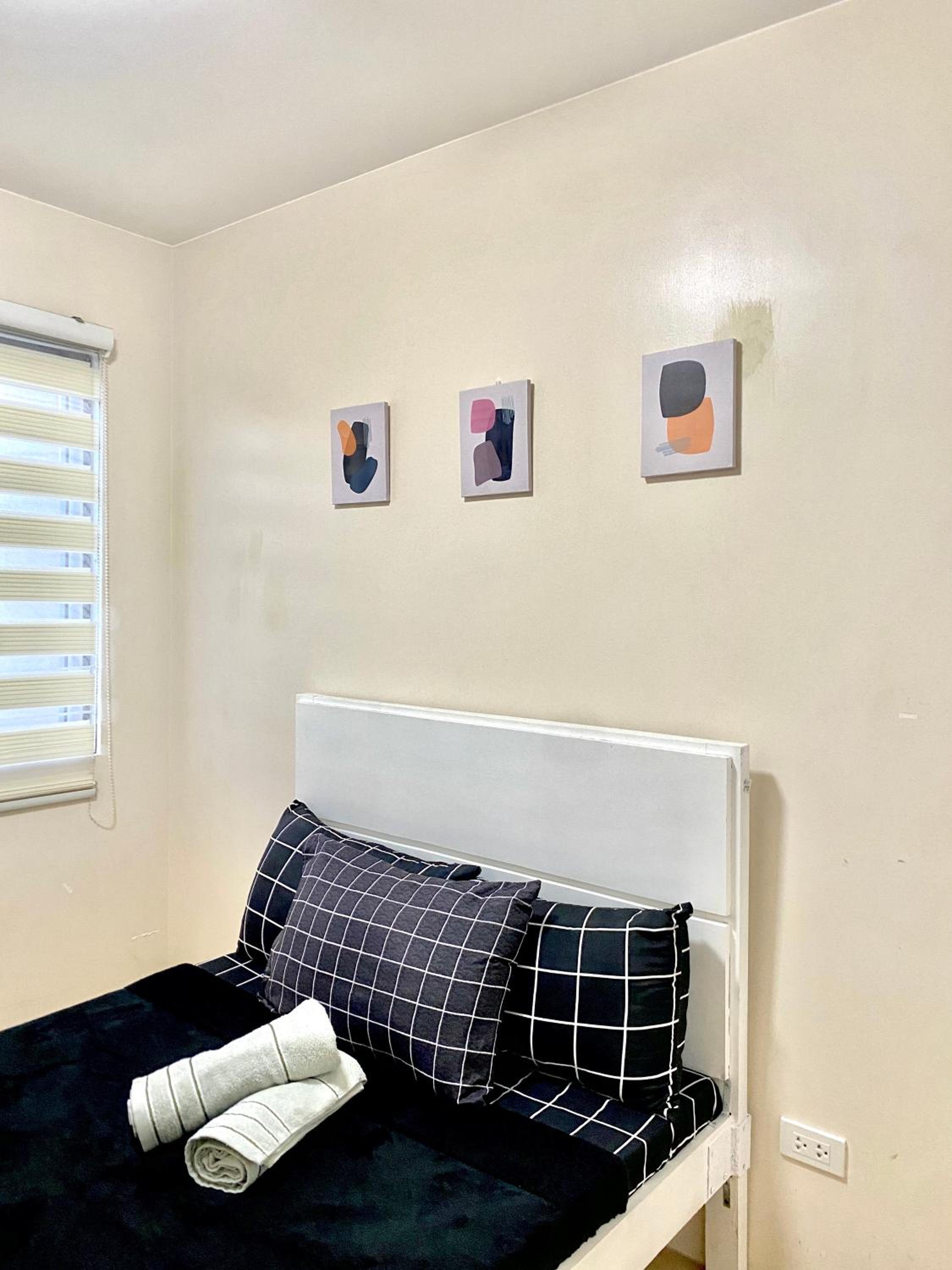 8 Spatial 2BR condo within the city with Pool, WIFI & Netflix view 5