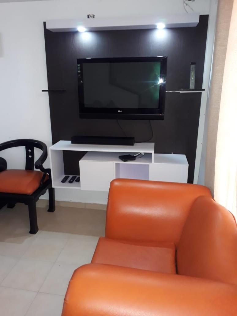 Casa Amoblada Floridablanca, a 5 min del casco urbano de Florida, a 10 min del Hospital Internacional y El Cerro del Santísimo.