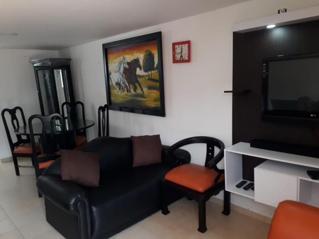 Casa Amoblada Floridablanca, a 5 min del casco urbano de Florida, a 10 min del Hospital Internacional y El Cerro del Santísimo.
