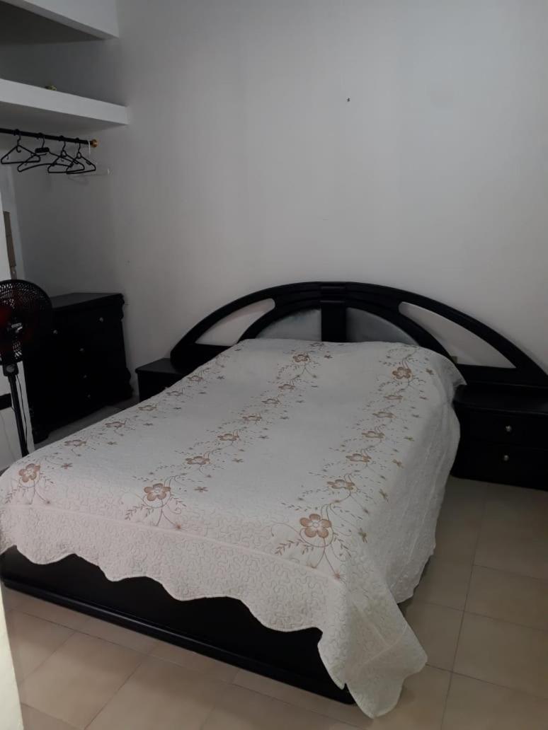 Casa Amoblada Floridablanca, a 5 min del casco urbano de Florida, a 10 min del Hospital Internacional y El Cerro del Santísimo.