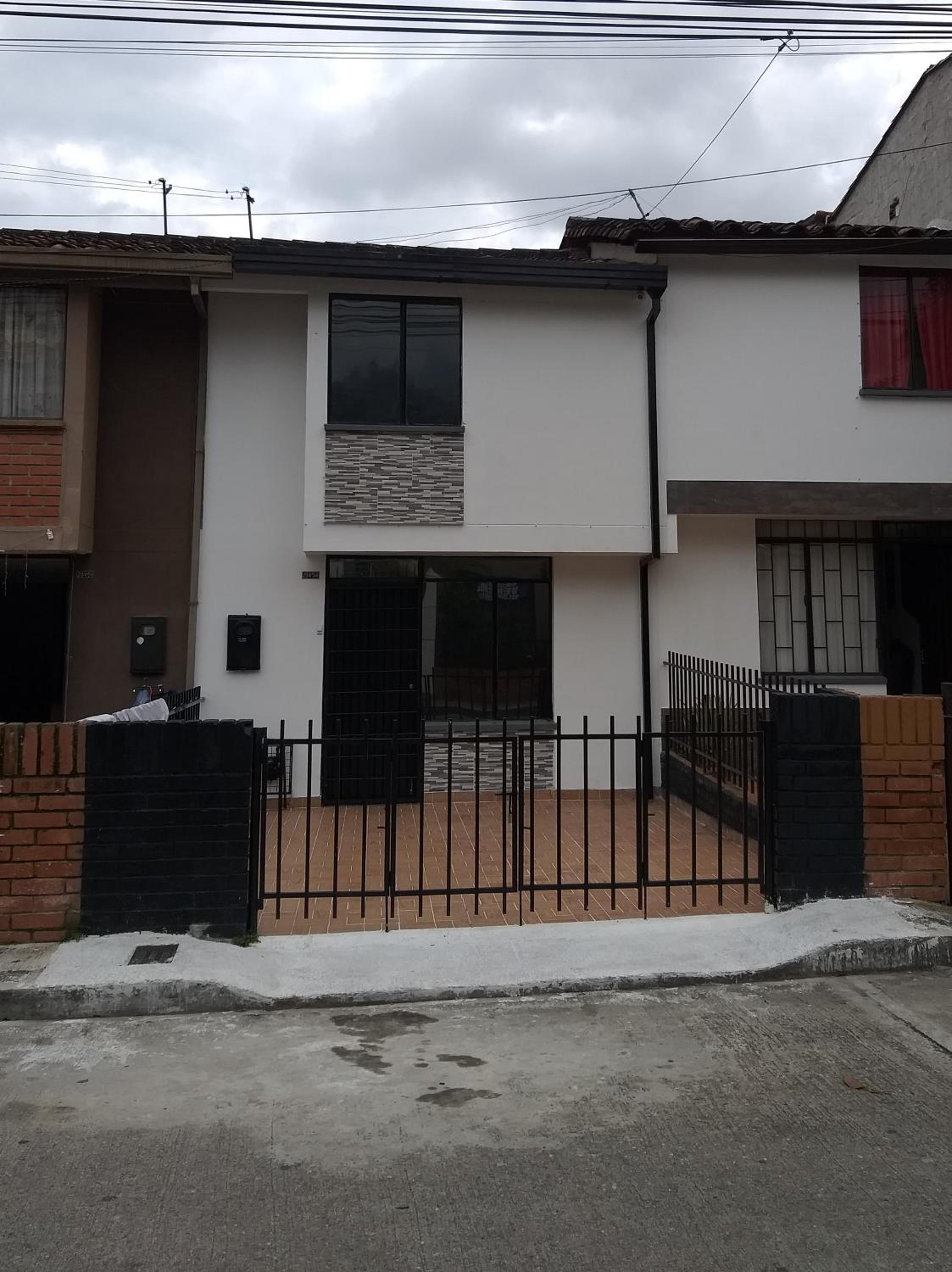 Casa Amoblada Floridablanca, a 5 min del casco urbano de Florida, a 10 min del Hospital Internacional y El Cerro del Santísimo.
