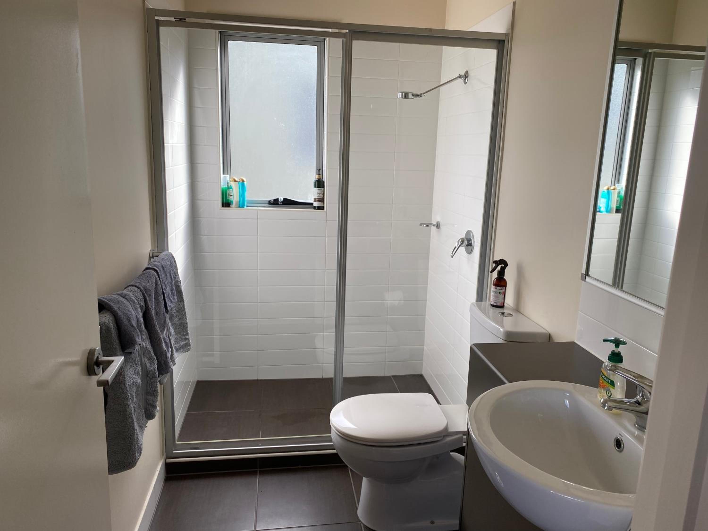 Self contained guest house Gold Coast - sleeps max 4