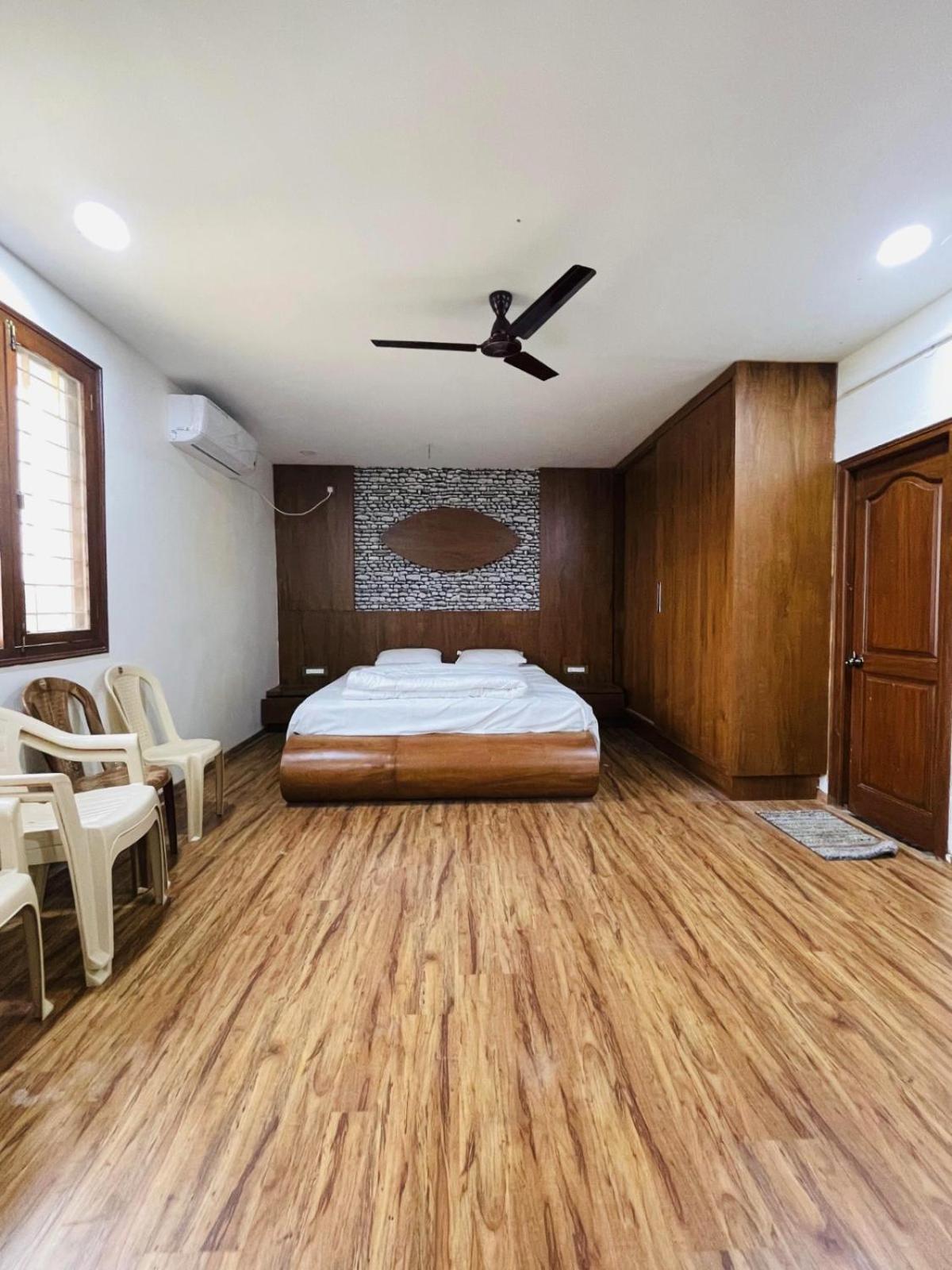 Dhruva Sky villament