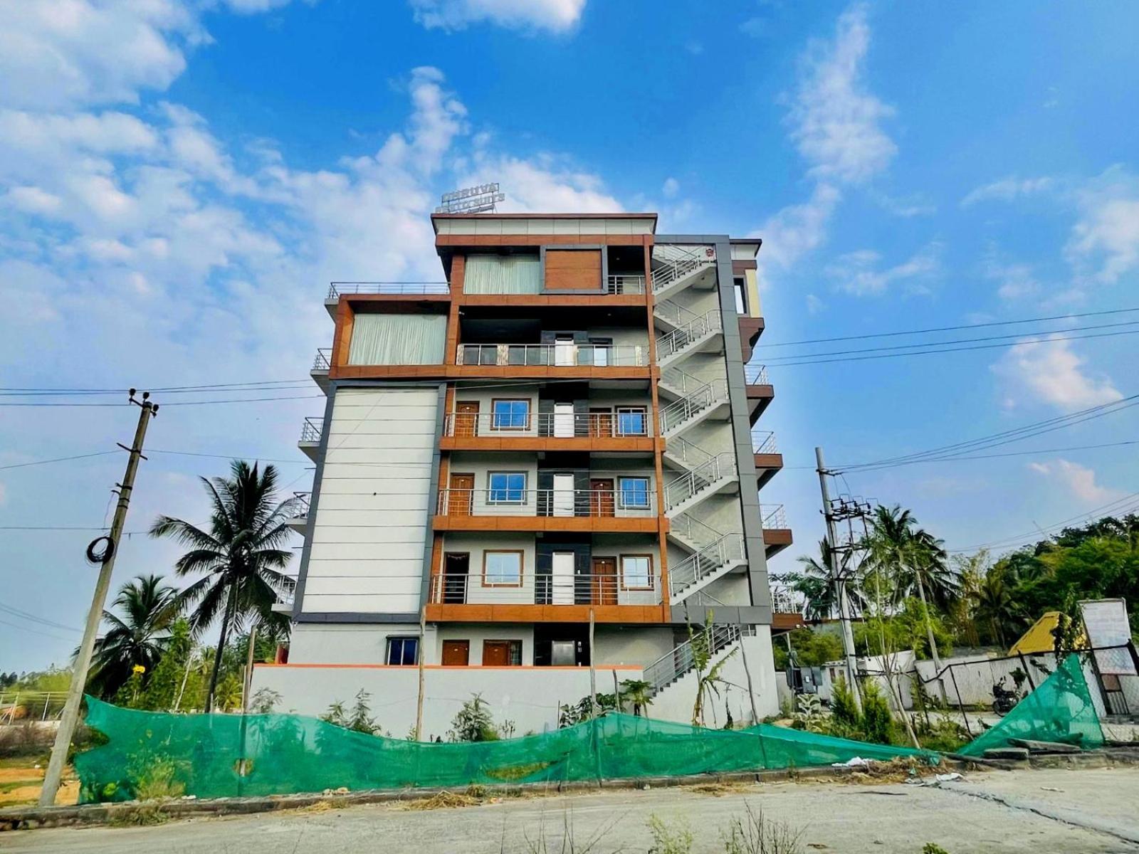 Dhruva Sky villament